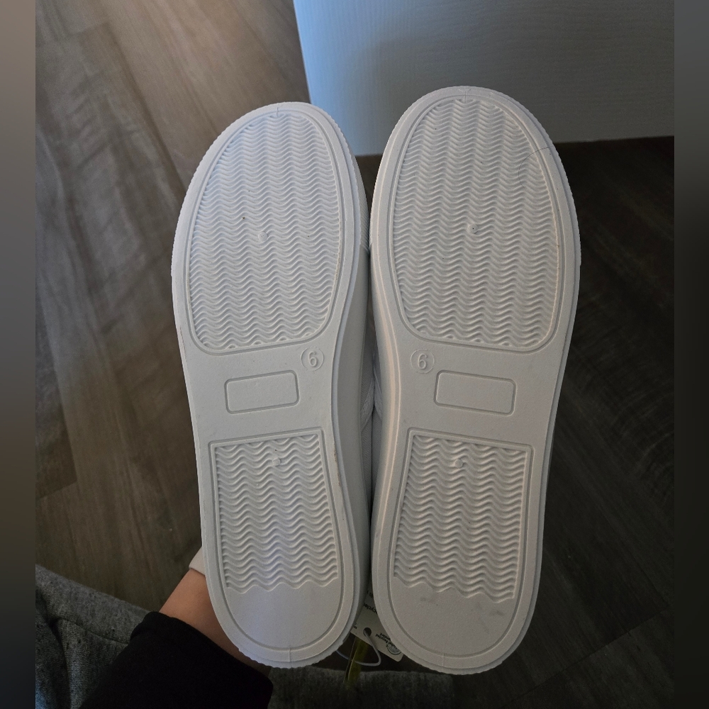 NWT Ardene Slip On Canvas Shoes - Picture 3 of 4